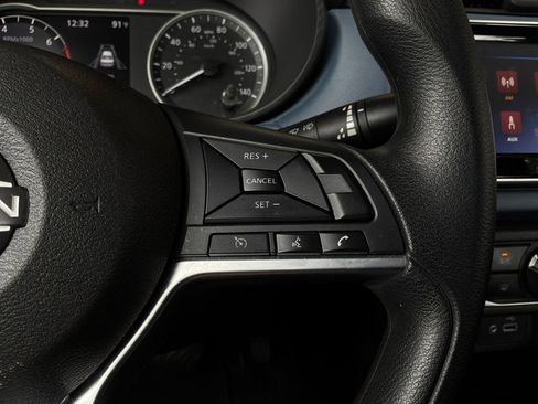 Used 2025 Nissan Versa SV FWD image 30