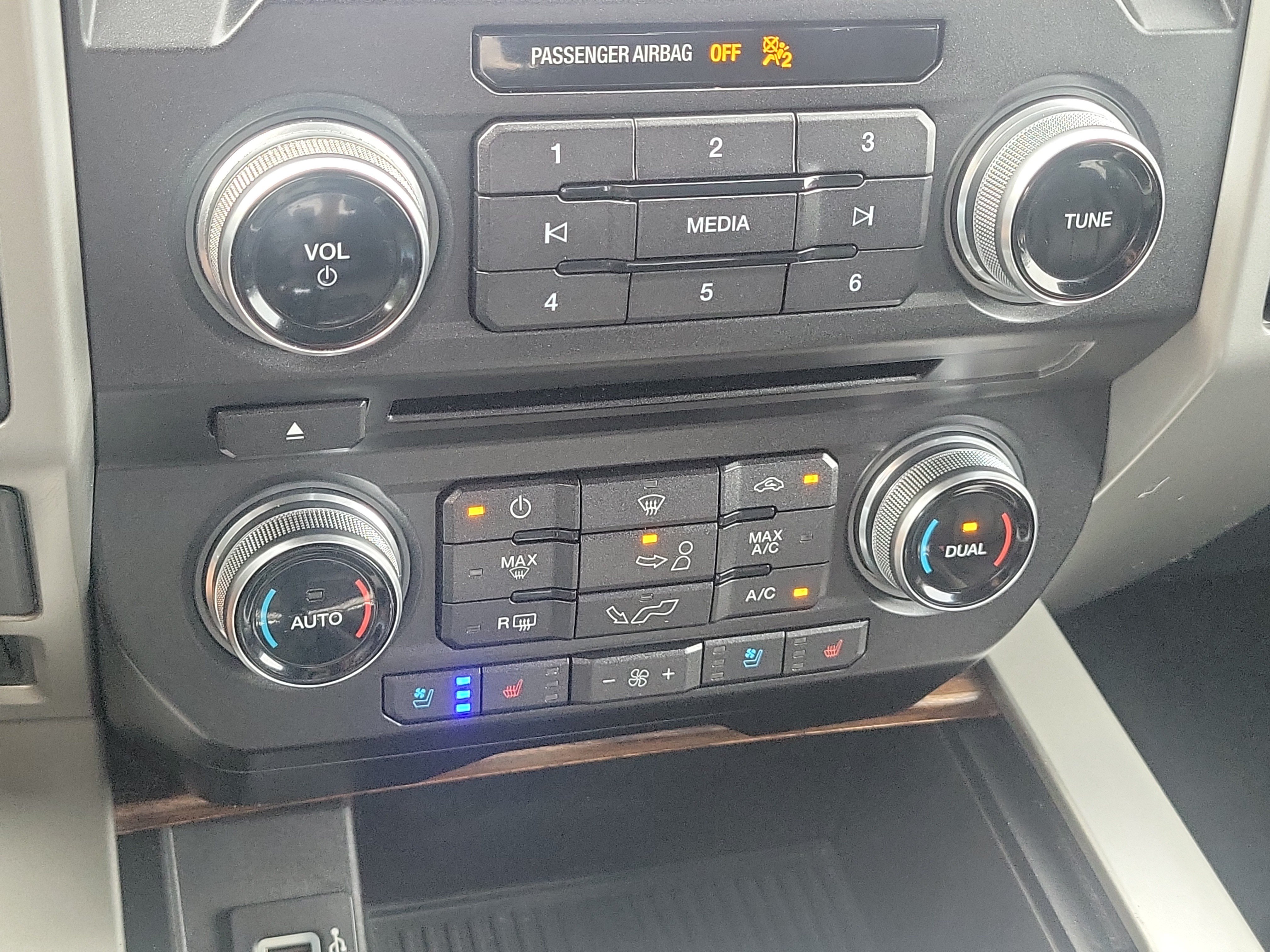 Used 2018 Ford F150 Lariat w/ Equipment Group 502A Luxury AWD/4WD image 24