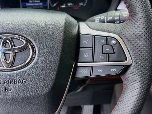 Used 2026 Toyota Sienna XSE FWD image 40
