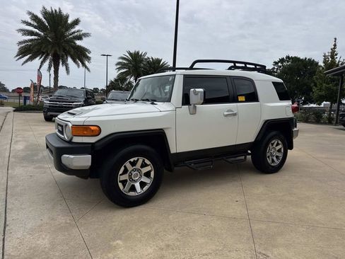 Used 2014 Toyota FJ Cruiser 4WD w/ Convenience Package image 5