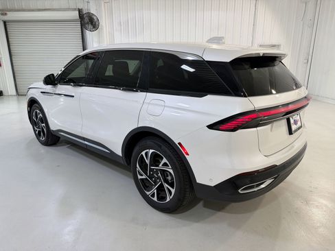 Used 2024 Lincoln Nautilus Premier AWD/4WD image 25