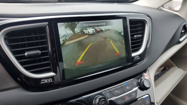 Used 2024 Chrysler Pacifica Touring-L FWD image 16