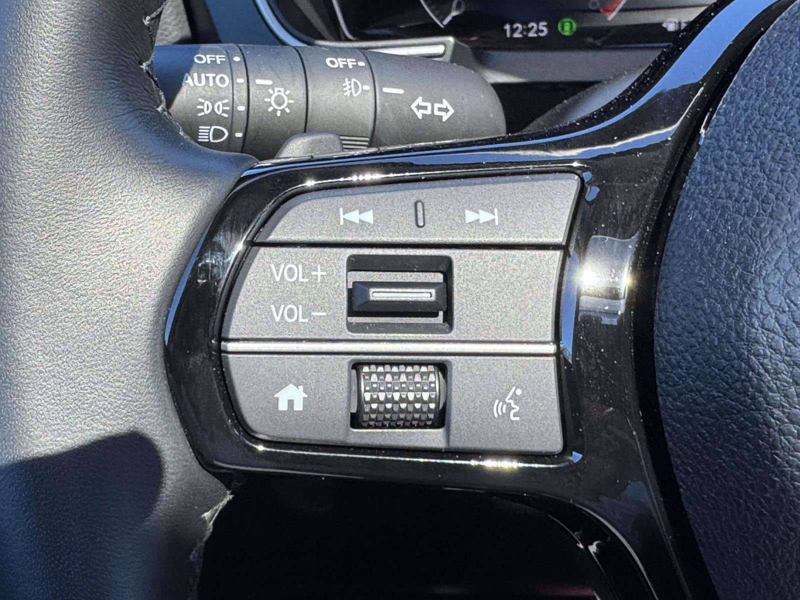 Used 2025 Honda Pilot Touring image 24
