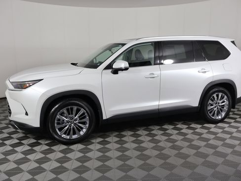 Used 2025 Toyota Grand Highlander Platinum image 9
