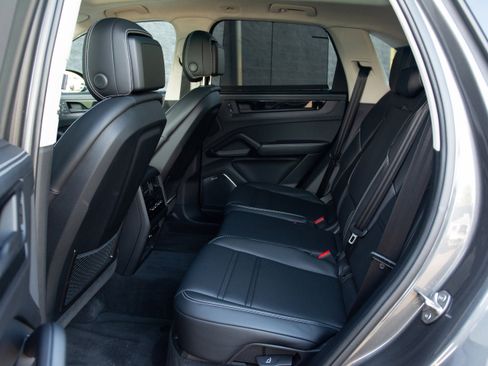 Certified 2025 Porsche Cayenne GTS image 30