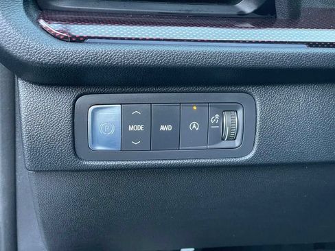 Used 2025 Chevrolet Traverse Z71 w/ Driver Confidence Package AWD/4WD image 15