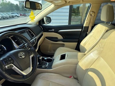 Used 2015 Toyota Highlander XLE AWD/4WD image 16