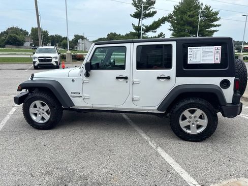 Used 2018 Jeep Wrangler Unlimited Sport S AWD/4WD image 18