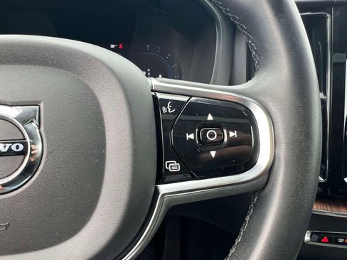Used 2023 Volvo XC60 B5 Plus image 26