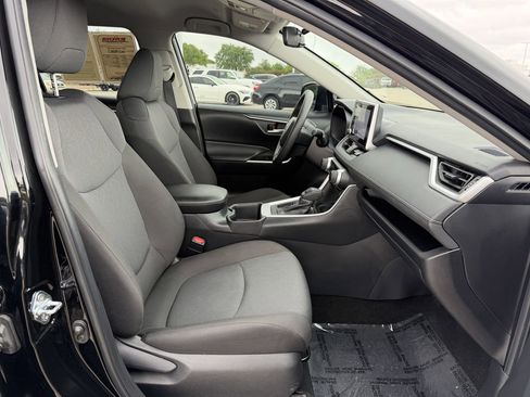 Used 2025 Toyota RAV4 XLE image 31