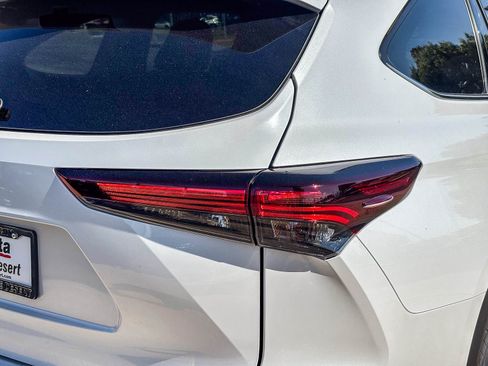 New 2026 Toyota Highlander Limited AWD/4WD image 8