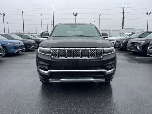 Used 2023 Jeep Grand Wagoneer Series III image 3