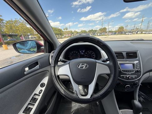 Used 2012 Hyundai Accent GLS image 25