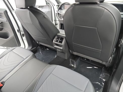 New 2026 Volkswagen Tiguan SE R-Line FWD image 11