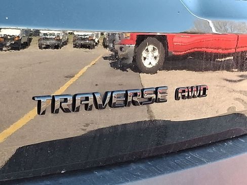 Used 2023 Chevrolet Traverse RS AWD/4WD image 39