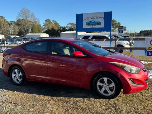 Used 2015 Hyundai Elantra SE image 1