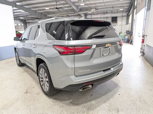 Used 2023 Chevrolet Traverse Premier FWD image 5