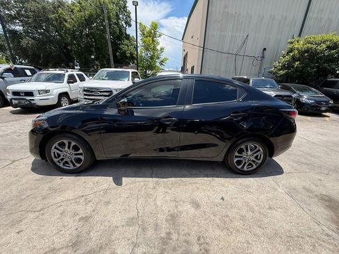 Used 2019 Toyota Yaris LE FWD image 4