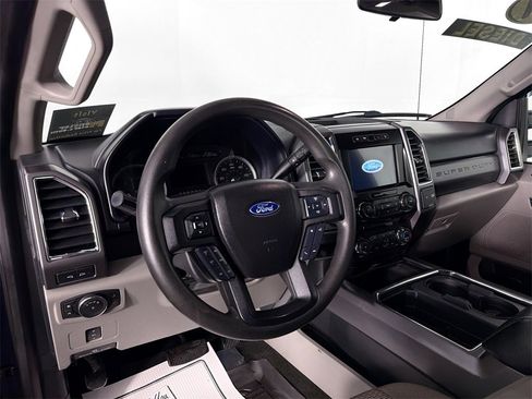 Used 2017 Ford F250 XLT w/ XLT Premium Package image 9