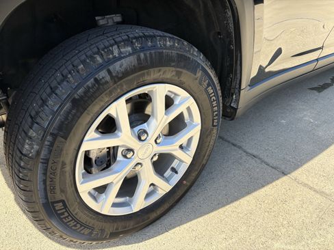 Used 2023 Jeep Grand Cherokee Limited image 14