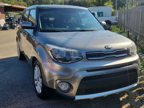 Used 2018 Kia Soul + FWD image 4