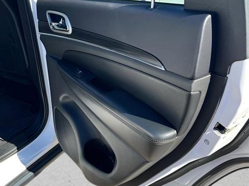 Used 2019 Jeep Grand Cherokee Limited image 28