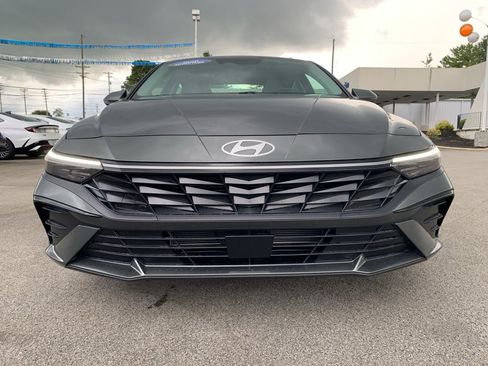 New 2025 Hyundai Elantra Limited image 10