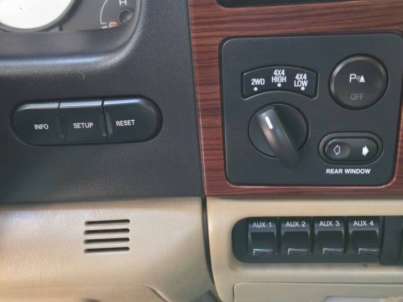 Used 2006 Ford F350 Lariat AWD/4WD image 12