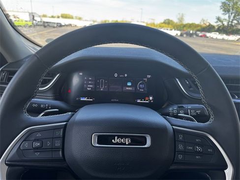 Certified 2023 Jeep Grand Cherokee L Laredo image 26