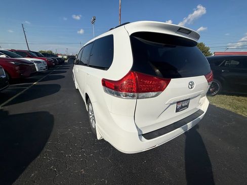Used 2014 Toyota Sienna XLE FWD image 6