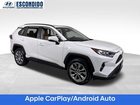 Used 2020 Toyota RAV4 XLE Premium image 7