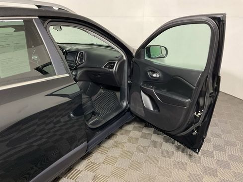 Used 2020 Jeep Cherokee Latitude Plus w/ Cold Weather Group image 32