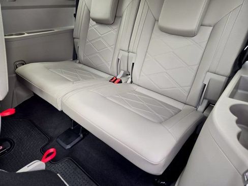 Used 2024 Volkswagen Atlas SE FWD image 29