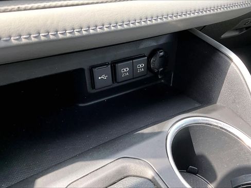 Used 2021 Toyota Highlander XLE FWD image 32