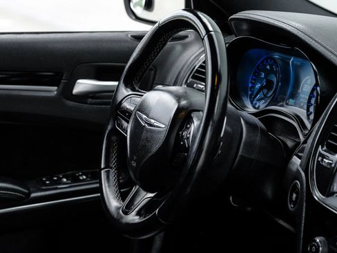 Used 2018 Chrysler 300 S AWD/4WD image 22