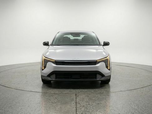 Used 2025 Kia K4 LXS image 2