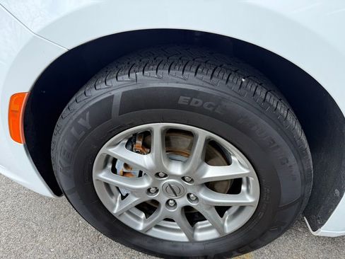 Used 2022 Chrysler Pacifica Touring FWD image 44