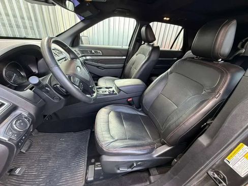 Used 2018 Ford Explorer Sport w/ Equipment Group 401A AWD/4WD image 17