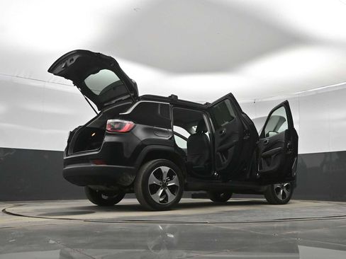 Used 2017 Jeep Compass Latitude w/ Popular Equipment Group image 42