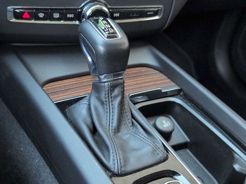 Used 2021 Volvo XC60 T6 Momentum w/ Premium Package AWD/4WD image 30