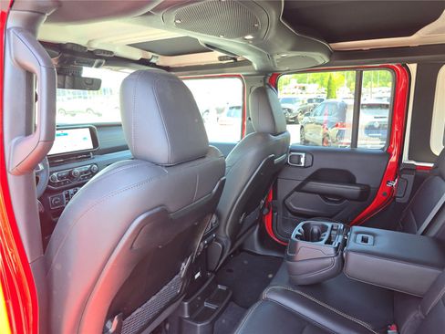 Used 2025 Jeep Wrangler Unlimited Sahara w/ Safety Group AWD/4WD image 17
