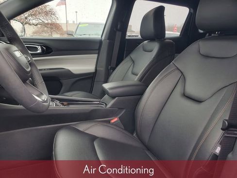 Used 2024 Jeep Compass Limited image 11