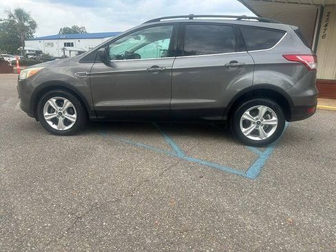 Used 2014 Ford Escape SE w/ Equipment Group 201A FWD image 2