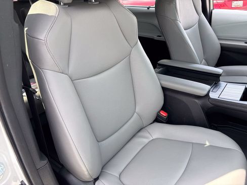 Certified 2026 Toyota Sienna XLE FWD image 40
