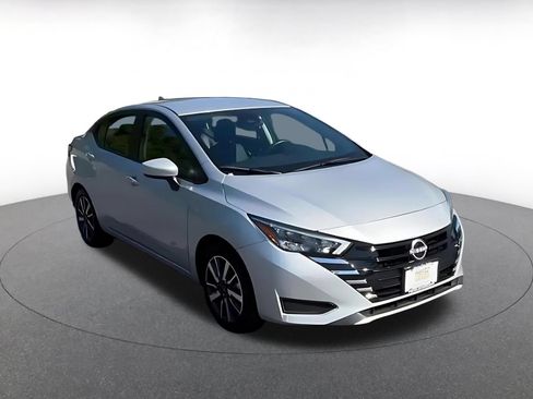 Used 2025 Nissan Versa SV FWD image 3