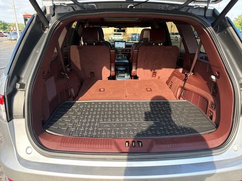 Used 2022 Lincoln Aviator Black Label w/ Class IV Trailer Tow Package AWD/4WD image 37