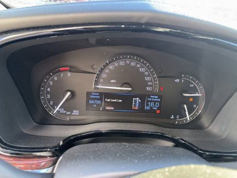 Used 2018 Cadillac XT5 Luxury w/ Driver Awareness Package image 17