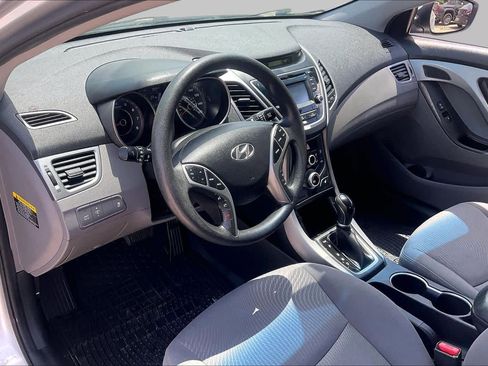 Used 2014 Hyundai Elantra SE w/ Option Group 02 FWD image 16