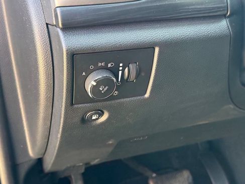 Used 2020 Jeep Grand Cherokee Altitude AWD/4WD image 19