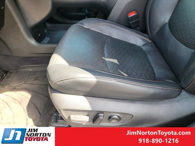 Used 2025 Toyota Sienna Platinum FWD image 25